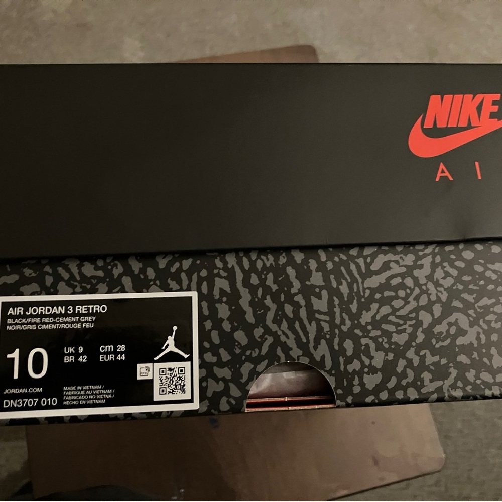 Men’s Retro 3’s Air Jordan size 10
